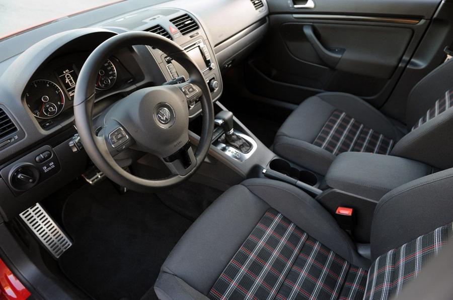  Volkswagen Jetta TDi Street Cup Edition 2010 года  (фото 15 из 41)